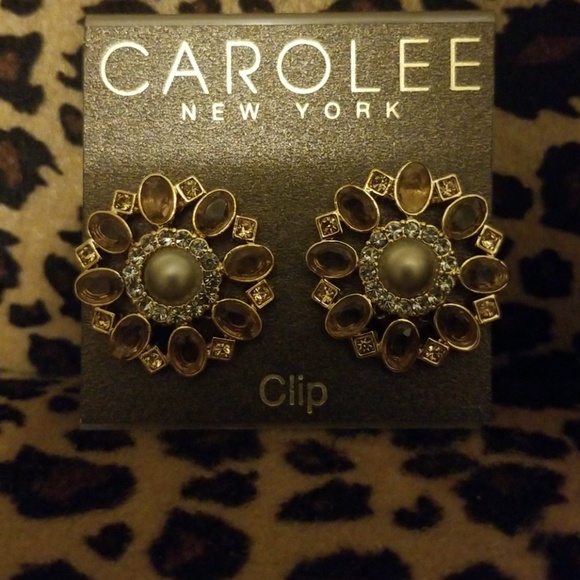 Carolee New York Pearl Centered Clip-On Earrings - Picture 2 of 4